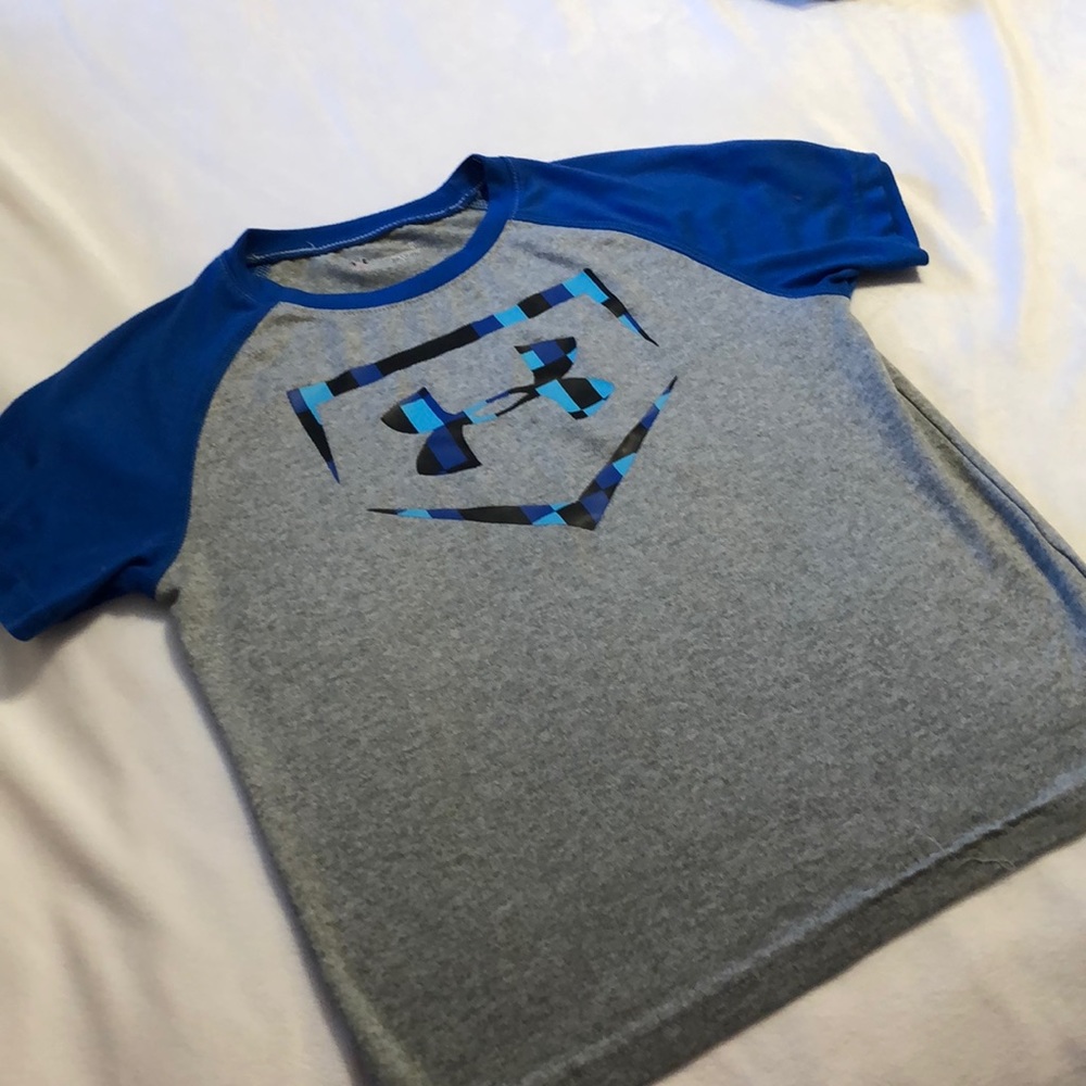 Boys UA shirt